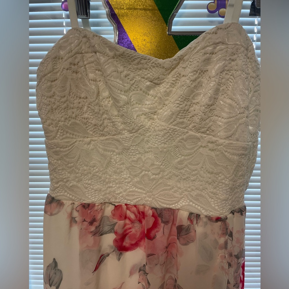 Lily Rose Maxi Dress - Picture 3 of 5